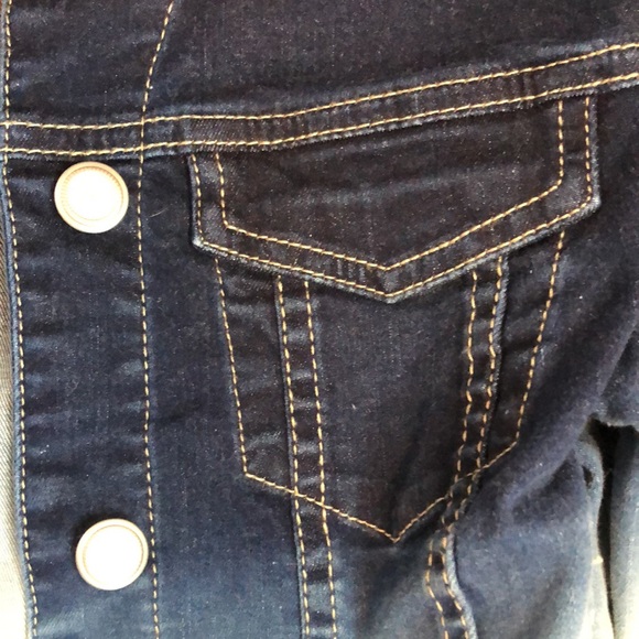 Platinum Chico’s. Short waist denim jacket. SZ 0. 98% Cotton 2% Spandex - Picture 4 of 4